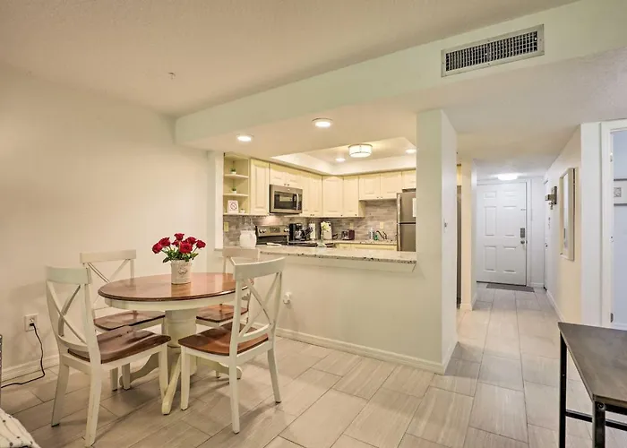Walk To Crescent Beach: Condo W/ Pool Access